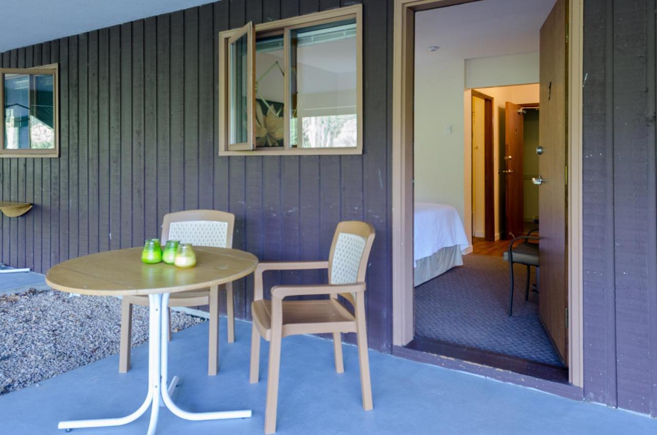 St Andrews By The Lake Golf Resort Kaleden エクステリア 写真