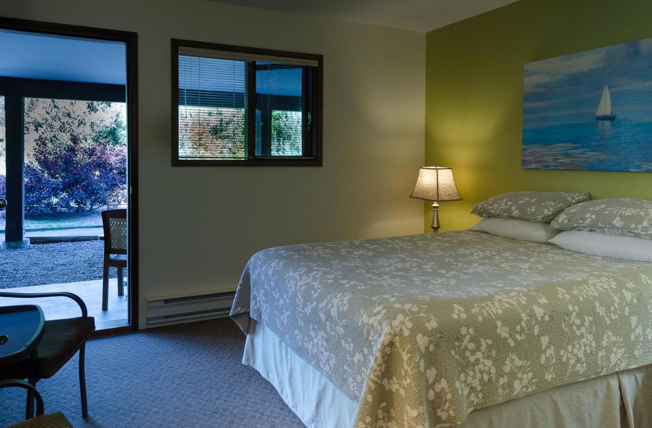 St Andrews By The Lake Golf Resort Kaleden エクステリア 写真