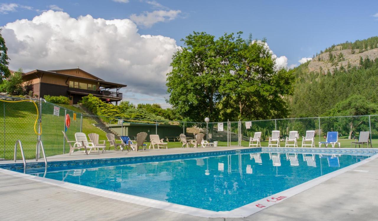 St Andrews By The Lake Golf Resort Kaleden エクステリア 写真
