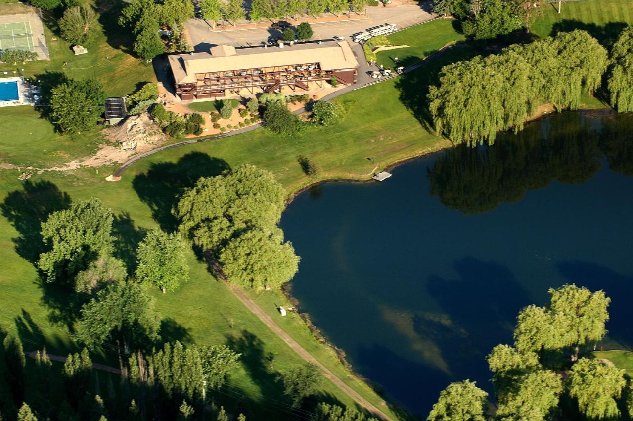 St Andrews By The Lake Golf Resort Kaleden エクステリア 写真